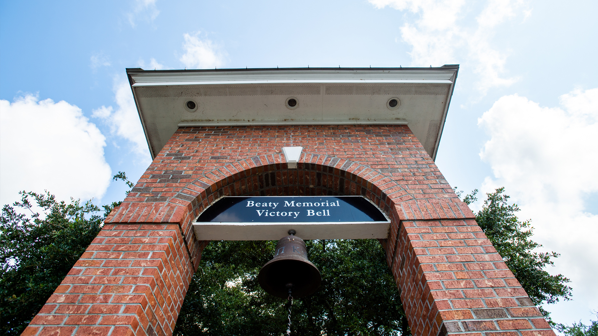 The Beaty Memorial Victory Bell is a beloved fixture and part of a great tradition on campus: It sounds off when rung by students celebrating a victory on the field of play and also as graduates commemorate receiving their diplomas.